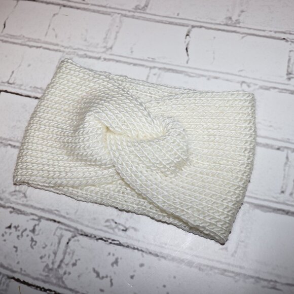 🤍 Handmade Knit Headband – Beautiful White Edition – OS - Picture 3 of 5